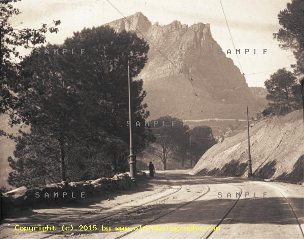 A bend in the Kloof Road